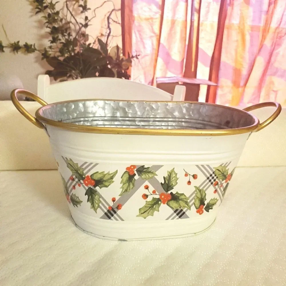 Ashland White Christmas Galvanized Tub